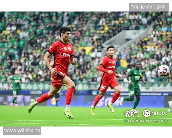 上海海港全力备战新赛季加布里埃尔回归训练场积极恢复状态